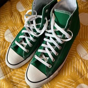 Mens size 10 Converse All-Star